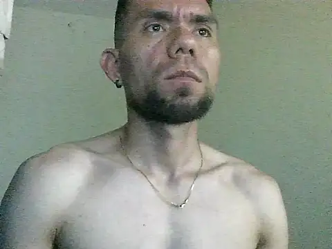 Snapshot of thomas2wood chatting on May 21, 2026, 12:28 am thomas2wood online show from May 21, 2026, 12:28 am