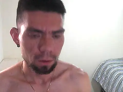 Snapshot of thomas2wood chatting on May 24, 2026, 10:26 pm thomas2wood online show from May 24, 2026, 10:26 pm