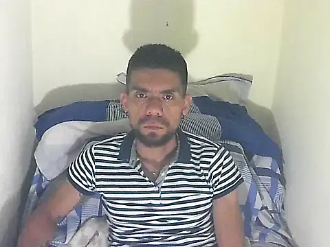 Snapshot of thomas2wood chatting on June 1, 2026, 12:34 am thomas2wood online show from June 1, 2026, 12:34 am
