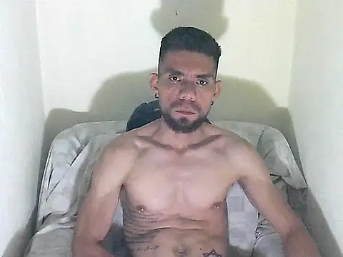 Snapshot of thomas2wood chatting on June 13, 2026, 3:04 am thomas2wood online show from June 13, 2026, 3:04 am