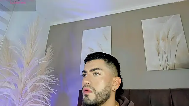 Snapshot of Alexander_Diazz chatting on July 15, 2026, 2:22 pm Alexander Diazz online show from July 15, 2026, 2:22 pm