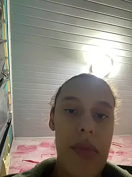 nandinharuivinha22 online show from June 3, 2026, 1:03 pm