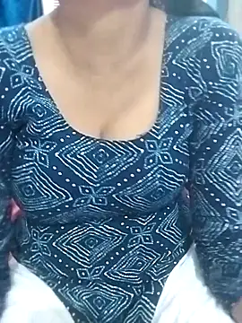 Lovely-baby2 online show from April 16, 2026, 3:35 pm