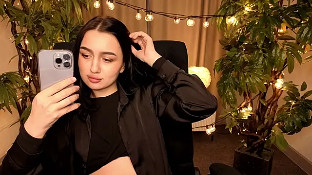 MargaretParker online show from April 10, 2026, 11:37 am