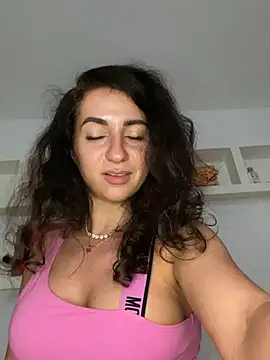 KarolDolly05 online show from July 28, 2026, 8:52 pm