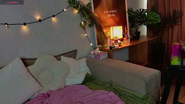 Snapshot of Lumllue chatting on April 14, 2026, 9:48 am Lumllue online show from April 14, 2026, 9:48 am