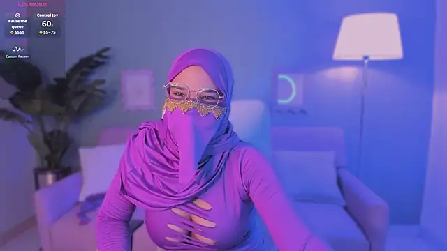 SamiraLuxe online show from April 10, 2026, 11:04 am