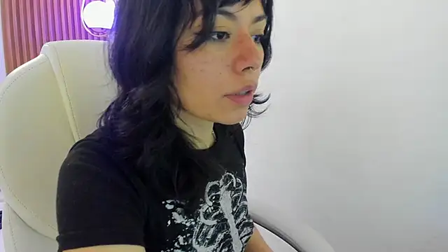 ghostmila online show from April 13, 2026, 4:12 pm