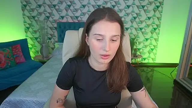 VikVikLove online show from June 10, 2026, 7:57 pm