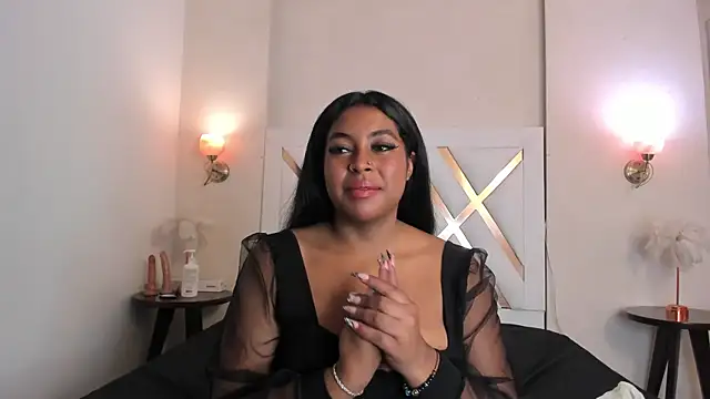 Snapshot of NatashaLuxy chatting on June 3, 2026, 8:25 pm NatashaLuxy online show from June 3, 2026, 8:25 pm