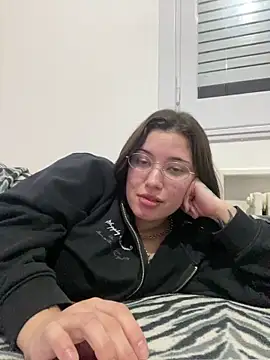 cherryxxox online show from April 26, 2026, 1:03 am