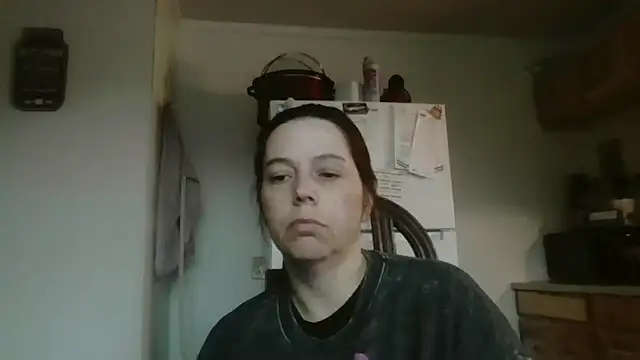lily1982 online show from May 5, 2026, 8:06 pm