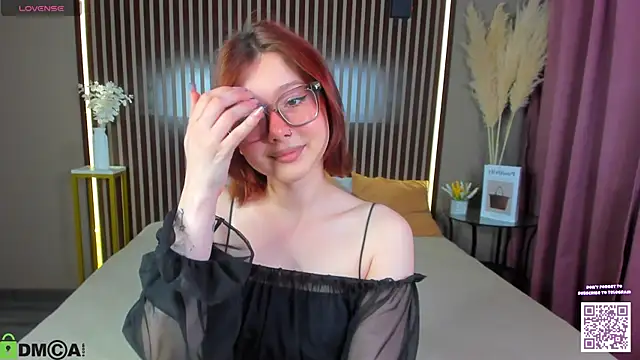 Snapshot of Lessi_Panic chatting on May 2, 2026, 12:59 am Lessi Panic online show from May 2, 2026, 12:59 am