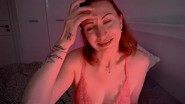 ElenaBrooks online show from April 10, 2026, 2:44 pm