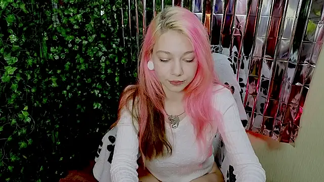 Snapshot of Sansarella chatting on January 23, 2025, 6:35 pm Sansarella online show from January 23, 2025, 6:35 pm