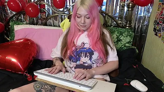 Snapshot of Sansarella chatting on February 12, 2025, 7:24 pm Sansarella online show from February 12, 2025, 7:24 pm