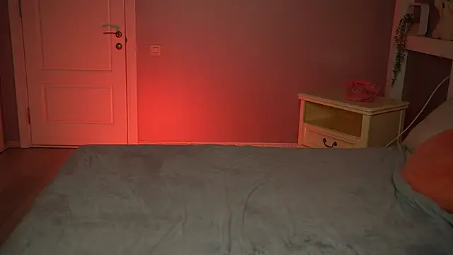 LilElfies online show from April 9, 2026, 9:53 pm