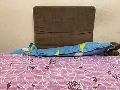 zayn18055 online show from April 9, 2026, 5:18 pm