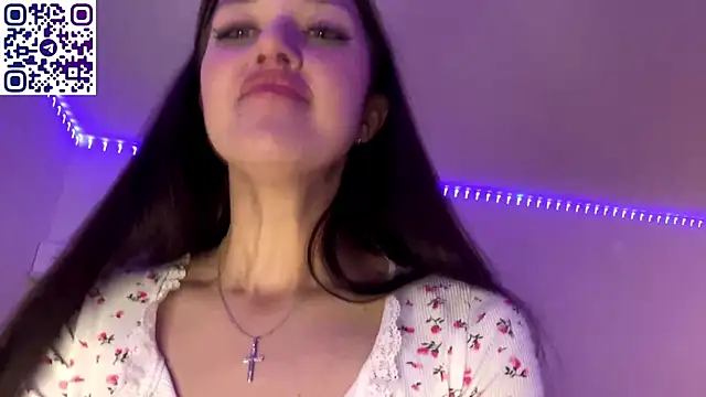 Snapshot of SophieLaine chatting on May 8, 2026, 6:24 pm SophieLaine online show from May 8, 2026, 6:24 pm
