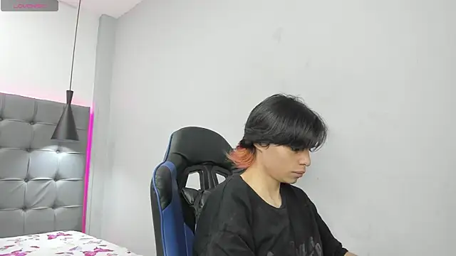 Snapshot of Duosensation_ chatting on April 9, 2026, 1:38 pm Duosensation online show from April 9, 2026, 1:38 pm