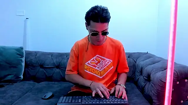 Snapshot of AbaturLopez chatting on April 10, 2026, 8:24 pm AbaturLopez online show from April 10, 2026, 8:24 pm