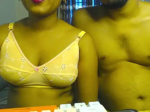 Snapshot of VelvetCoupleLive chatting on June 27, 2026, 9:25 am VelvetCoupleLive online show from June 27, 2026, 9:25 am