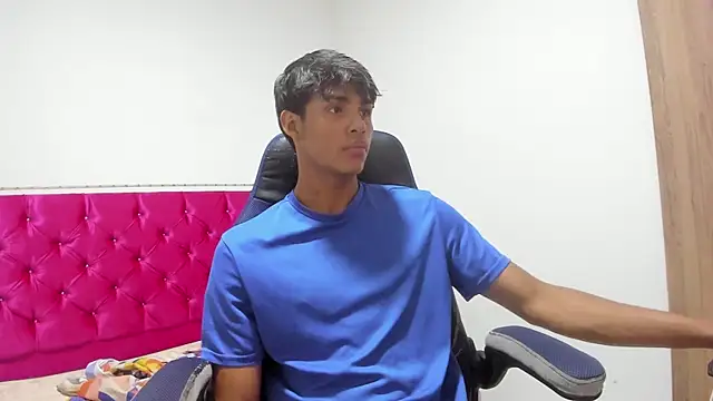 Snapshot of skinny_sam chatting on April 16, 2026, 3:18 am skinny sam online show from April 16, 2026, 3:18 am