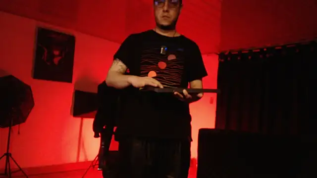 Snapshot of markswitch__ chatting on April 9, 2026, 2:22 am markswitch online show from April 9, 2026, 2:22 am