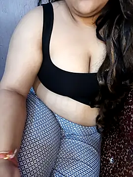 FATTY GIRLl online show from April 9, 2026, 4:12 pm