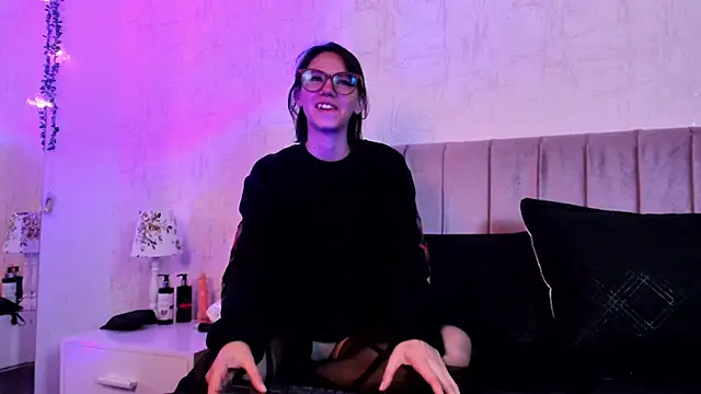 Snapshot of Alis_Roze chatting on July 18, 2026, 7:39 pm Alis Roze online show from July 18, 2026, 7:39 pm