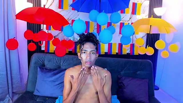 Snapshot of triiangel_latinboy chatting on June 18, 2026, 12:09 pm triiangel latinboy online show from June 18, 2026, 12:09 pm