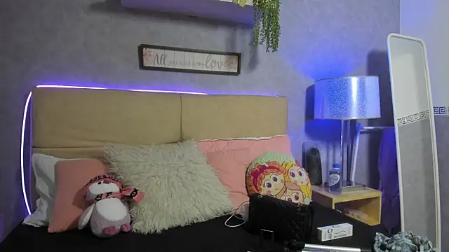 Snapshot of RoxaneBrown chatting on July 10, 2026, 7:38 pm RoxaneBrown online show from July 10, 2026, 7:38 pm