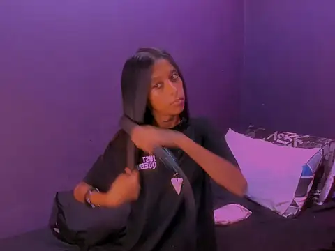 Snapshot of Indianteezerr chatting on April 13, 2026, 12:43 pm Indianteezerr online show from April 13, 2026, 12:43 pm