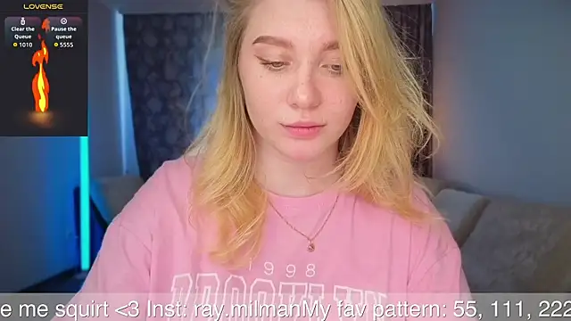 Snapshot of AliceMilr chatting on July 16, 2026, 9:04 am AliceMilr online show from July 16, 2026, 9:04 am