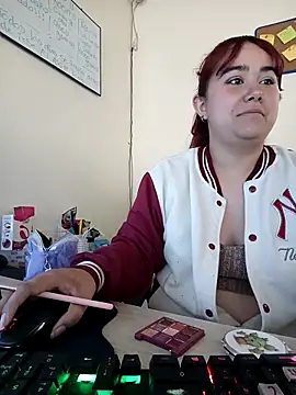AliceScoot  online show from April 28, 2026, 5:18 pm