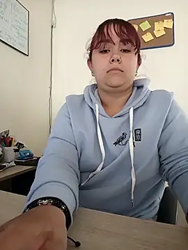 AliceScoot  online show from May 7, 2026, 5:51 pm