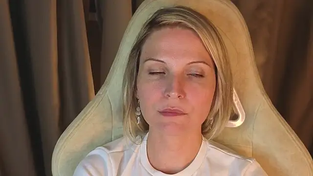 angelina wings online show from April 15, 2026, 10:21 pm