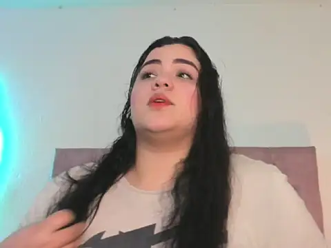 Snapshot of laurenlaine chatting on April 11, 2026, 4:11 pm laurenlaine online show from April 11, 2026, 4:11 pm