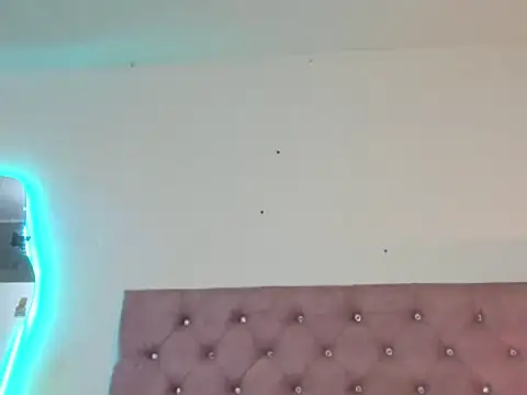 Snapshot of laurenlaine chatting on April 15, 2026, 2:24 pm laurenlaine online show from April 15, 2026, 2:24 pm