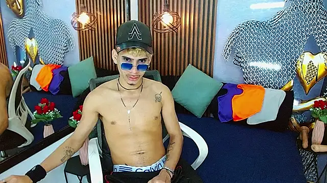 Snapshot of Skinny_cute_Alyer chatting on May 31, 2026, 2:20 am Skinny cute Alyer online show from May 31, 2026, 2:20 am
