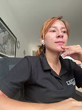 Snapshot of YamelBloom chatting on July 17, 2026, 4:01 pm YamelBloom online show from July 17, 2026, 4:01 pm