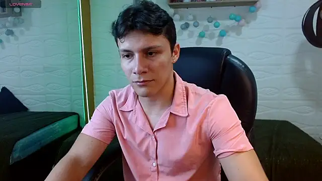 Snapshot of Zayn_clausen chatting on April 30, 2026, 5:30 pm Zayn clausen online show from April 30, 2026, 5:30 pm