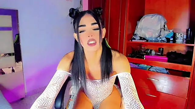 Snapshot of Naomisaenz01 chatting on June 24, 2026, 10:31 pm Naomisaenz01 online show from June 24, 2026, 10:31 pm