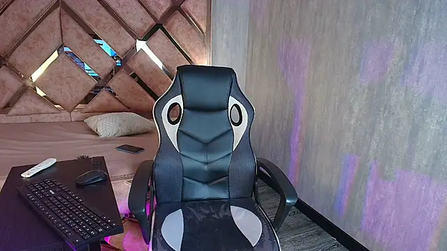 anntonellaamorettii online show from April 16, 2026, 8:53 pm