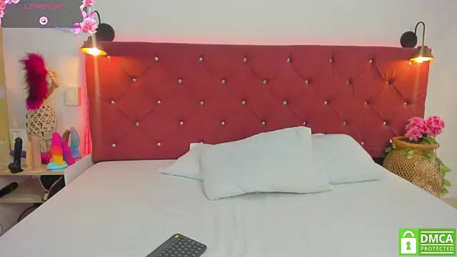 Brenda Kiss  online show from May 13, 2026, 7:33 pm