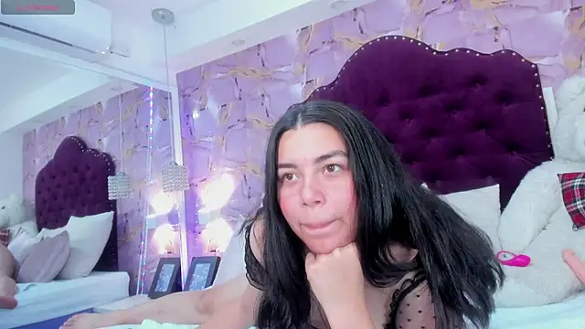 Snapshot of luna_bloomm_ chatting on June 20, 2026, 6:27 am luna bloomm online show from June 20, 2026, 6:27 am