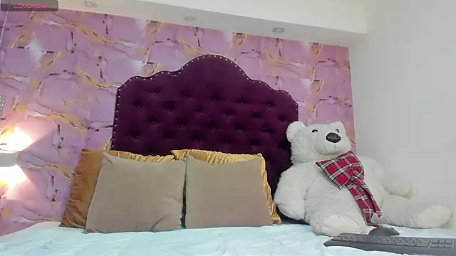 Snapshot of luna_bloomm_ chatting on July 4, 2026, 6:08 am luna bloomm online show from July 4, 2026, 6:08 am