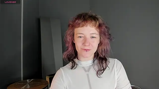 Snapshot of Ricki_Bloom chatting on June 30, 2026, 1:17 am Ricki Bloom online show from June 30, 2026, 1:17 am