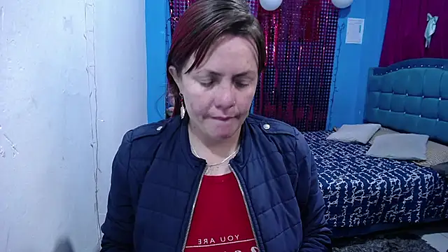 Snapshot of carolinhe26 chatting on April 18, 2026, 1:48 pm carolinhe26 online show from April 18, 2026, 1:48 pm