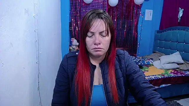 Snapshot of carolinhe26 chatting on April 19, 2026, 11:53 am carolinhe26 online show from April 19, 2026, 11:53 am